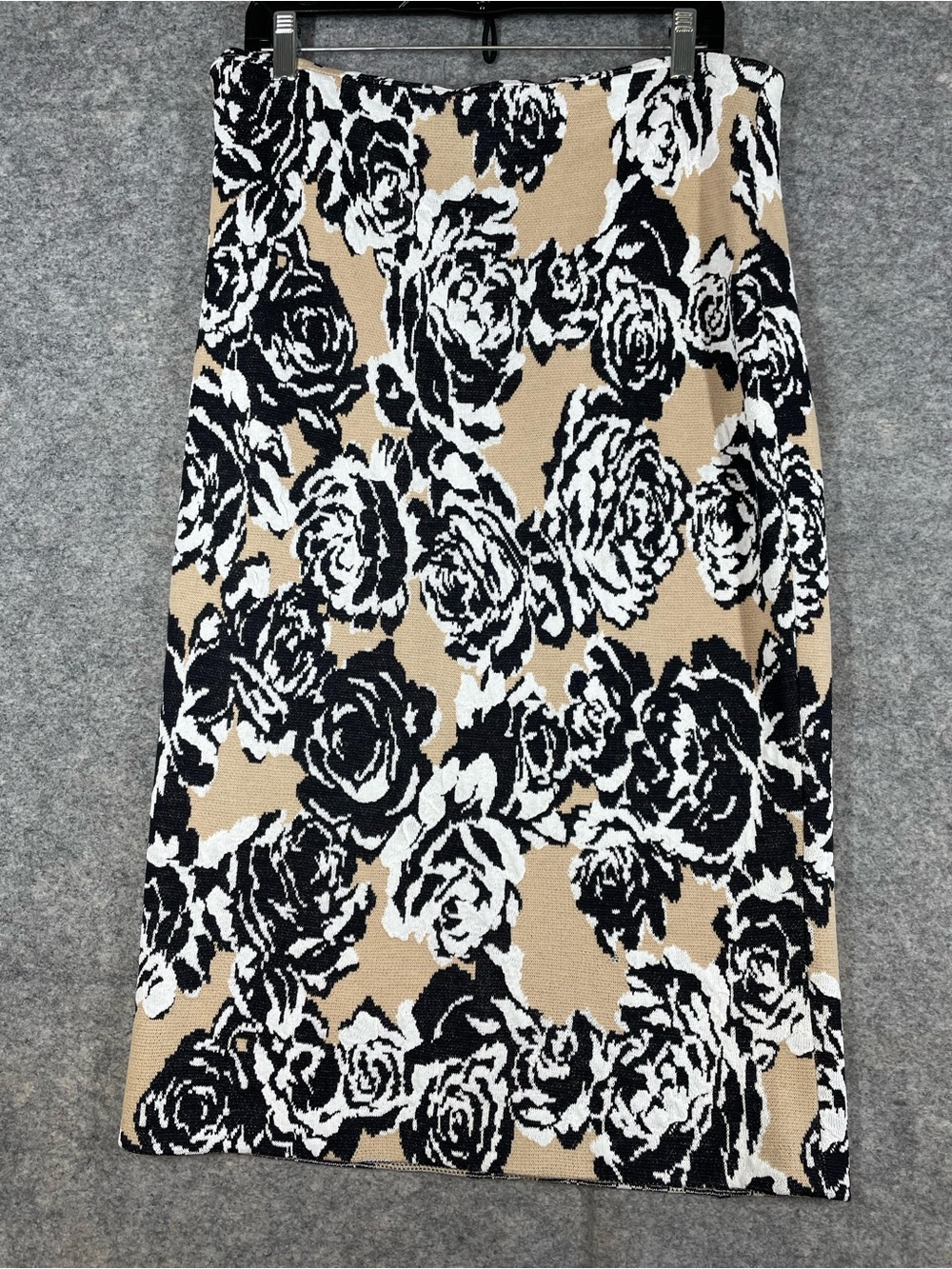 St John Black Beige Rose Floral Santana Knit Maxi Skirt Size 16 Quiet Luxury